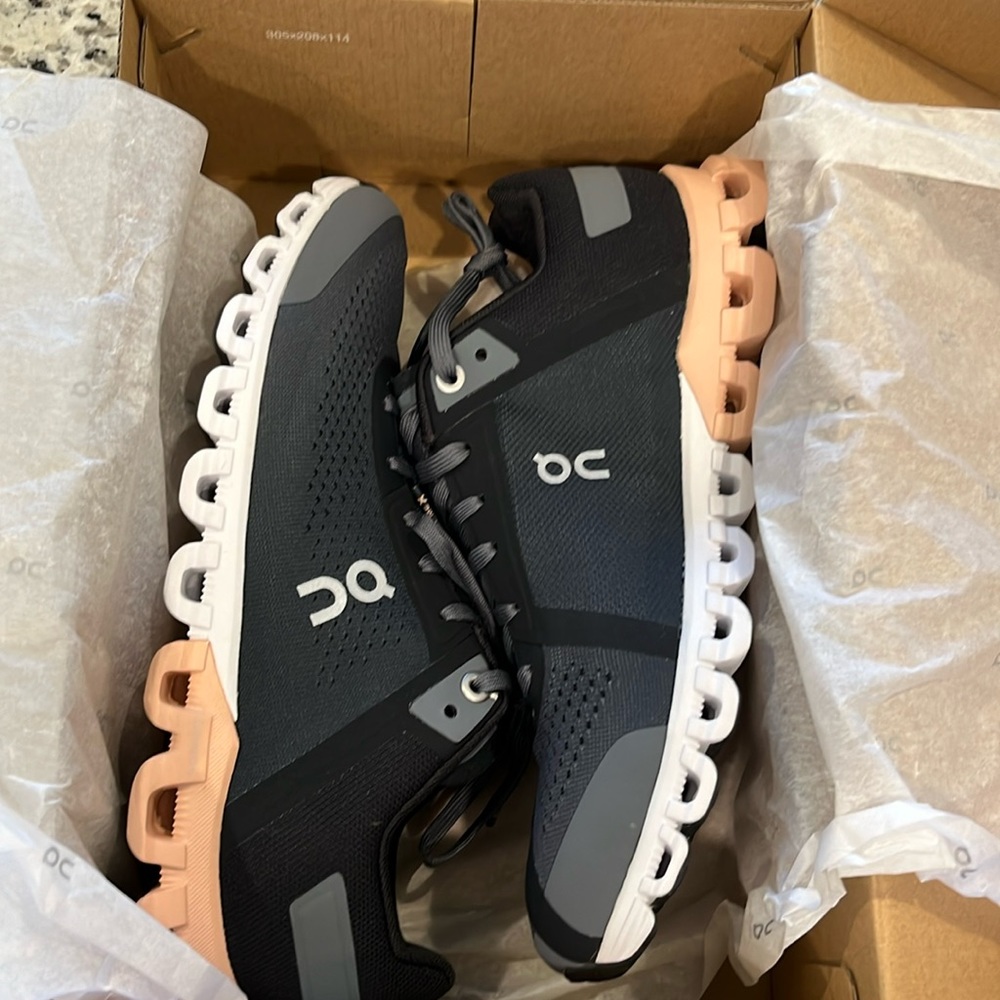 NWB ON CLOUDFLOW- Size 7.5